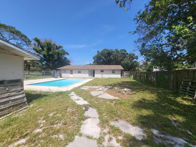5011 S 2ND Street S, Fort Pierce, FL 34982