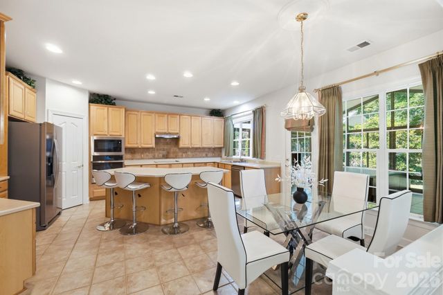 4814 King Arthur Drive, Charlotte, NC 28277