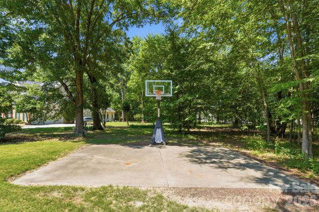 4814 King Arthur Drive, Charlotte, NC 28277