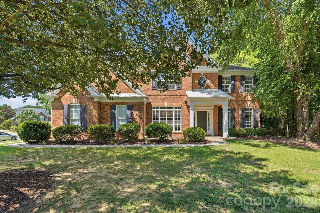 4814 King Arthur Drive, Charlotte, NC 28277