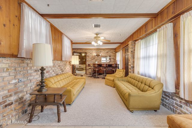 104 Crestline Drive, Lafayette, LA 70507