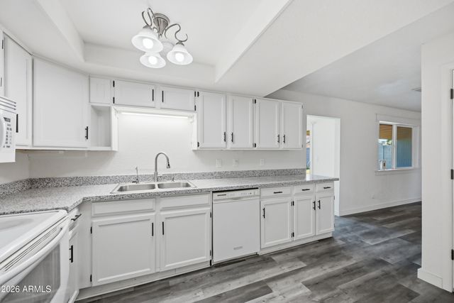 2820 E Inverness Avenue, Mesa, AZ 85204