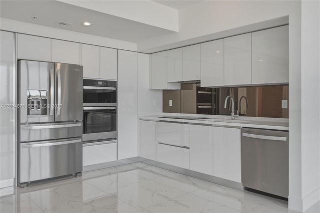 1170 E HALLANDALE BEACH 904, Hallandale Beach, FL 33009