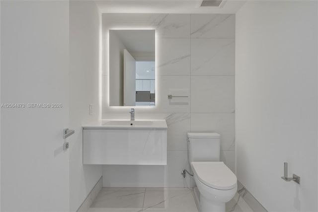 1170 E HALLANDALE BEACH 904, Hallandale Beach, FL 33009