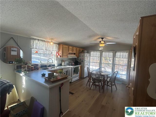 4 Lexington Lane, Upper Mt Bethel Twp, PA 18343