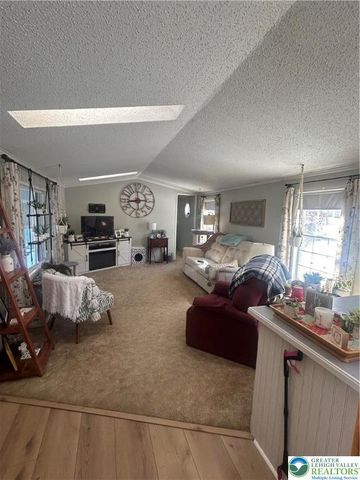 4 Lexington Lane, Upper Mt Bethel Twp, PA 18343