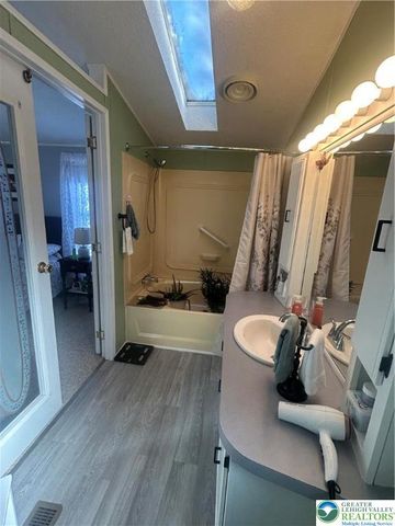 4 Lexington Lane, Upper Mt Bethel Twp, PA 18343