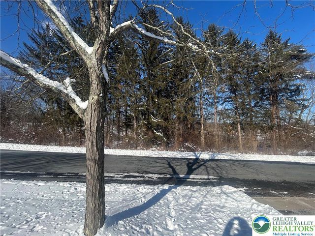 4 Lexington Lane, Upper Mt Bethel Twp, PA 18343