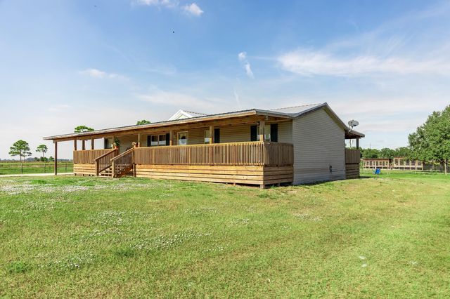 1075 SW Rucks Dairy Road, Okeechobee, FL 34974