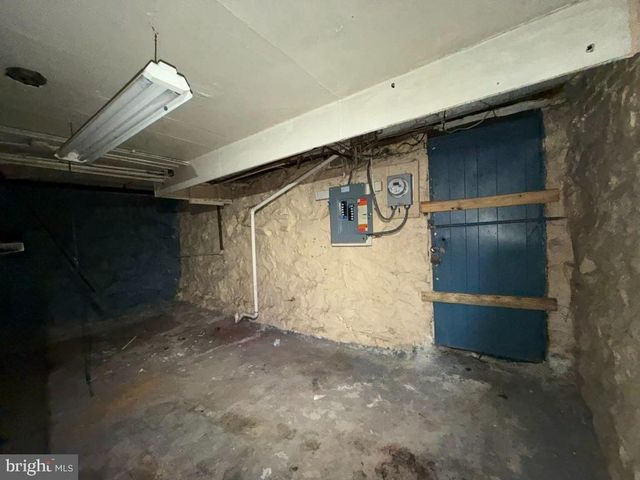 1083 ELLICOTT DRWY, Baltimore, MD 21216