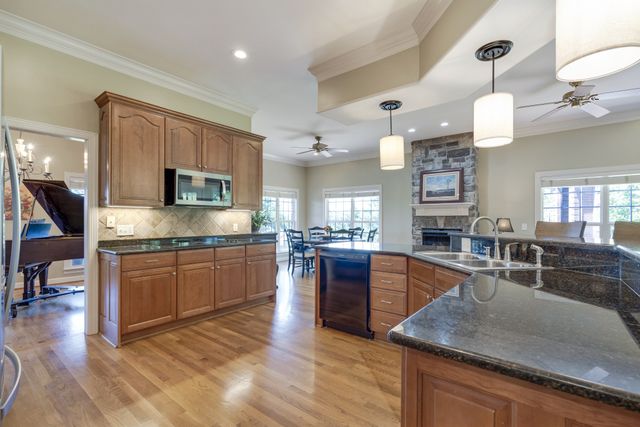 8216 W Chase Ct, Nashville, TN 37221