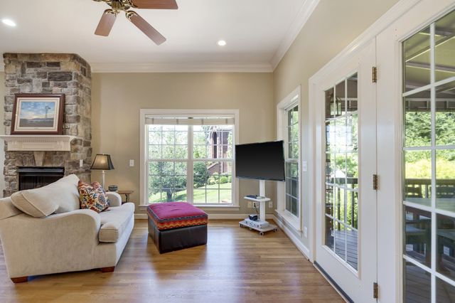 8216 W Chase Ct, Nashville, TN 37221