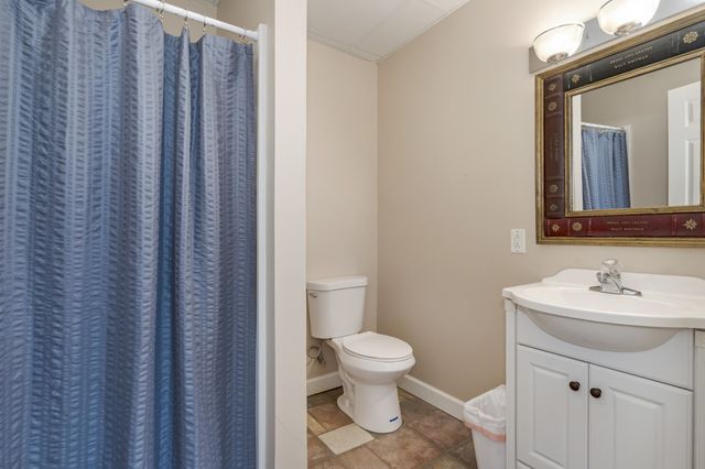 8216 W Chase Ct, Nashville, TN 37221