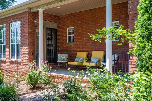 8216 W Chase Ct, Nashville, TN 37221