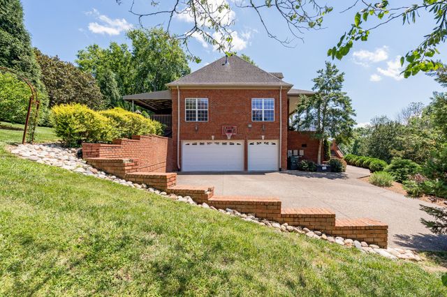 8216 W Chase Ct, Nashville, TN 37221