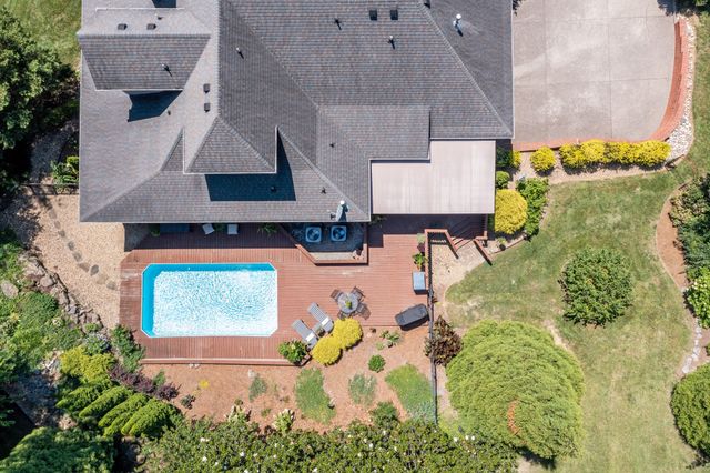 8216 W Chase Ct, Nashville, TN 37221