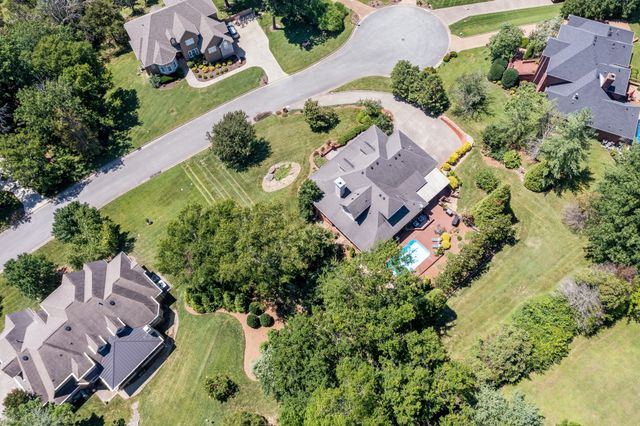 8216 W Chase Ct, Nashville, TN 37221