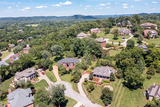 8216 W Chase Ct, Nashville, TN 37221