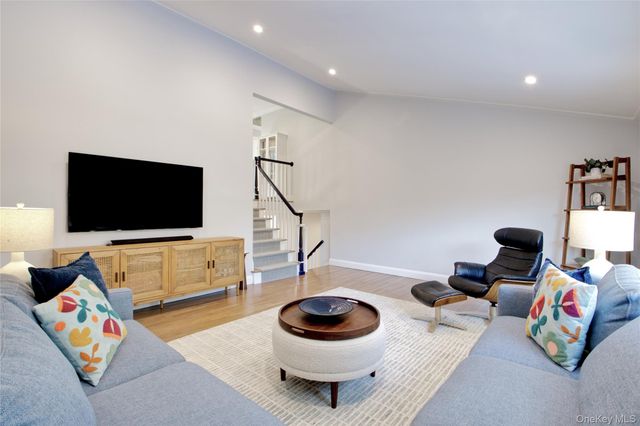 26 Marlin Lane, Port Washington, NY 11050