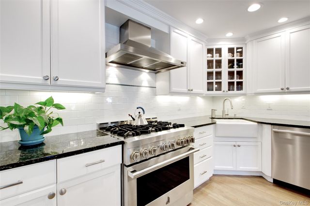 26 Marlin Lane, Port Washington, NY 11050