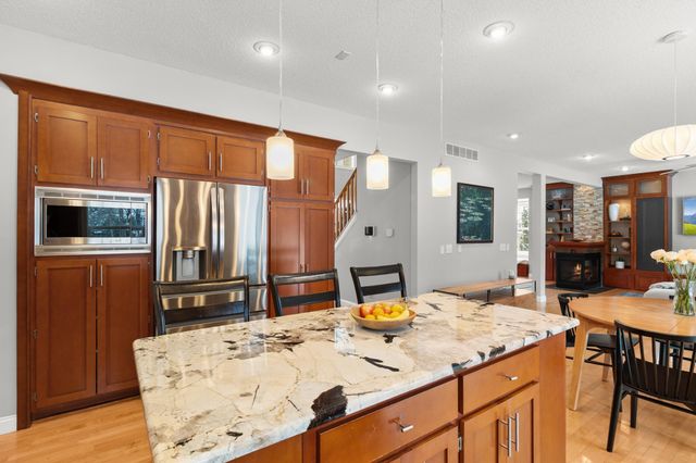 8048 Marsh Creek Alcove, Woodbury, MN 55125