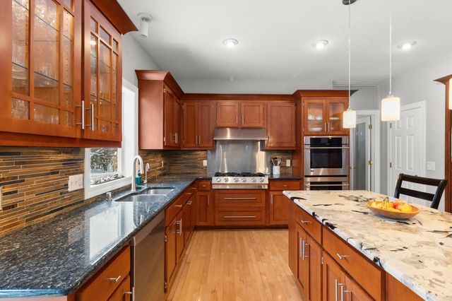 8048 Marsh Creek Alcove, Woodbury, MN 55125