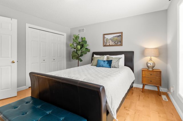 8048 Marsh Creek Alcove, Woodbury, MN 55125