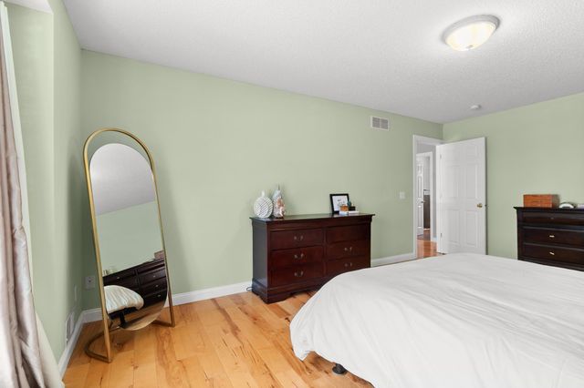 8048 Marsh Creek Alcove, Woodbury, MN 55125