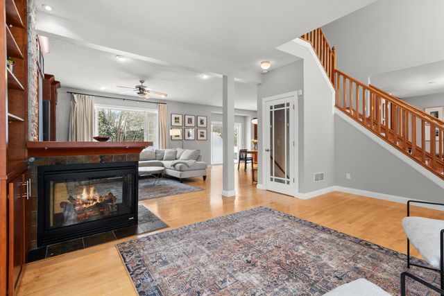 8048 Marsh Creek Alcove, Woodbury, MN 55125