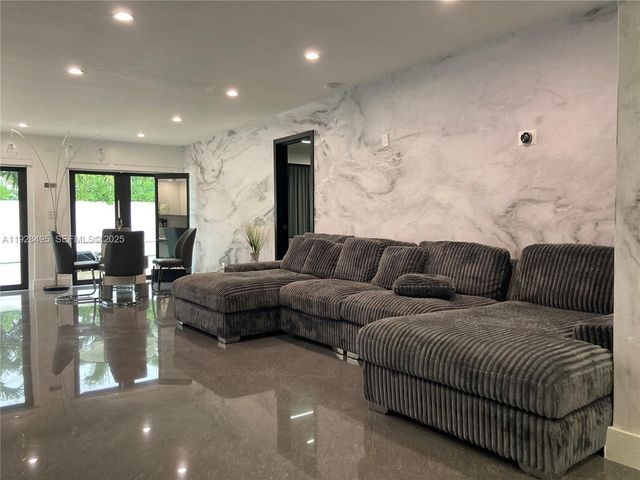 7524 Mutiny Ave, North Bay Village, FL 33141