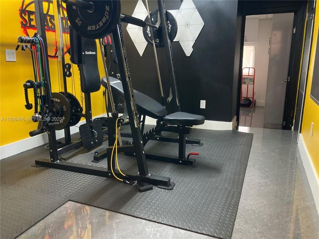 7524 Mutiny Ave, North Bay Village, FL 33141