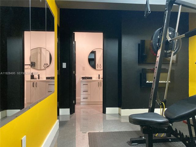 7524 Mutiny Ave, North Bay Village, FL 33141