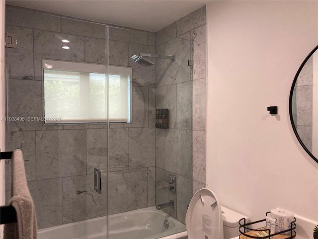 7524 Mutiny Ave, North Bay Village, FL 33141