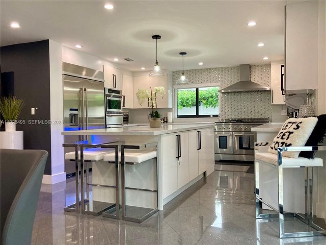 7524 Mutiny Ave, North Bay Village, FL 33141