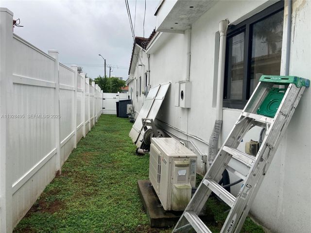 7524 Mutiny Ave, North Bay Village, FL 33141