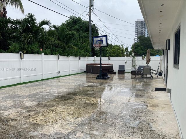 7524 Mutiny Ave, North Bay Village, FL 33141