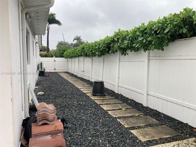 7524 Mutiny Ave, North Bay Village, FL 33141