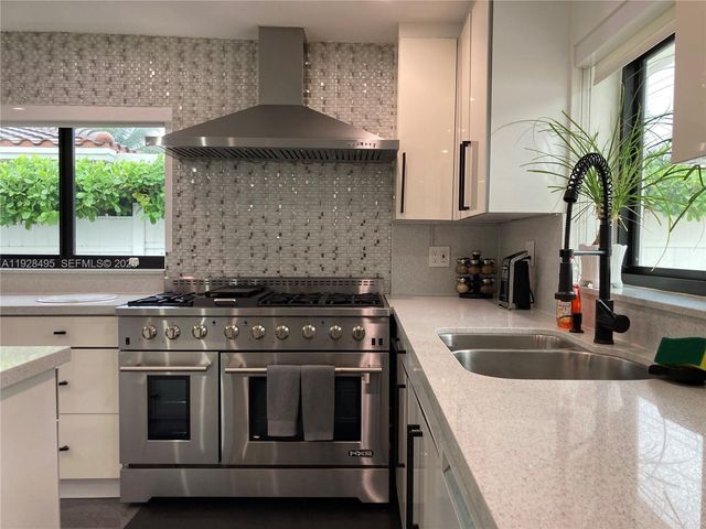 7524 Mutiny Ave, North Bay Village, FL 33141