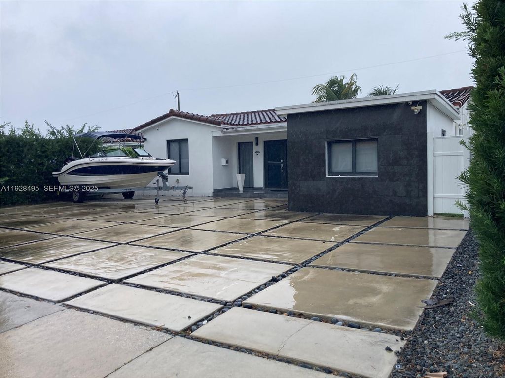 7524 Mutiny Ave, North Bay Village, FL 33141