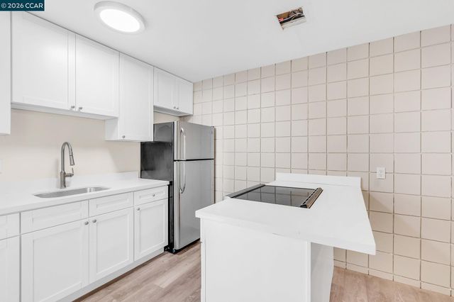 944 Walpert St, Hayward, CA 94541