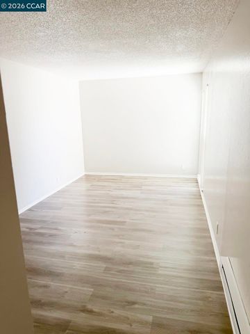 944 Walpert St, Hayward, CA 94541