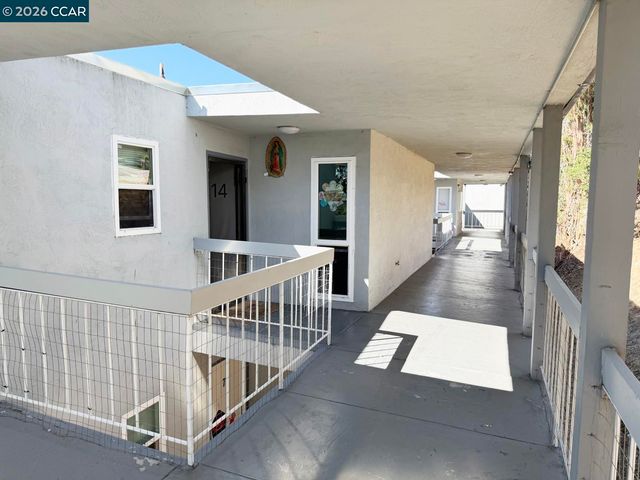 944 Walpert St, Hayward, CA 94541