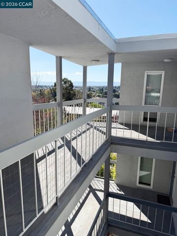 944 Walpert St, Hayward, CA 94541