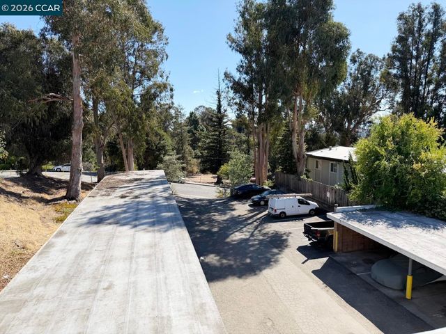 944 Walpert St, Hayward, CA 94541