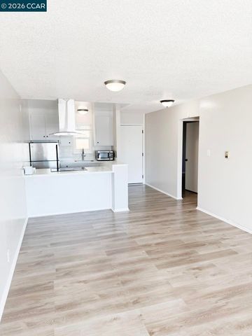 944 Walpert St, Hayward, CA 94541
