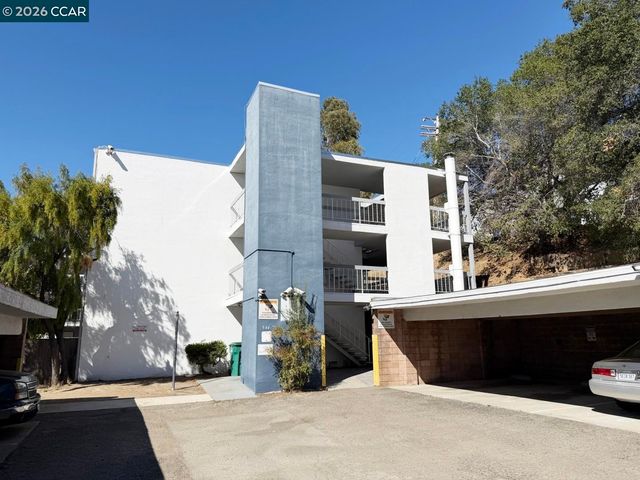 944 Walpert St, Hayward, CA 94541