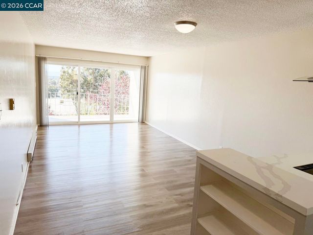 944 Walpert St, Hayward, CA 94541