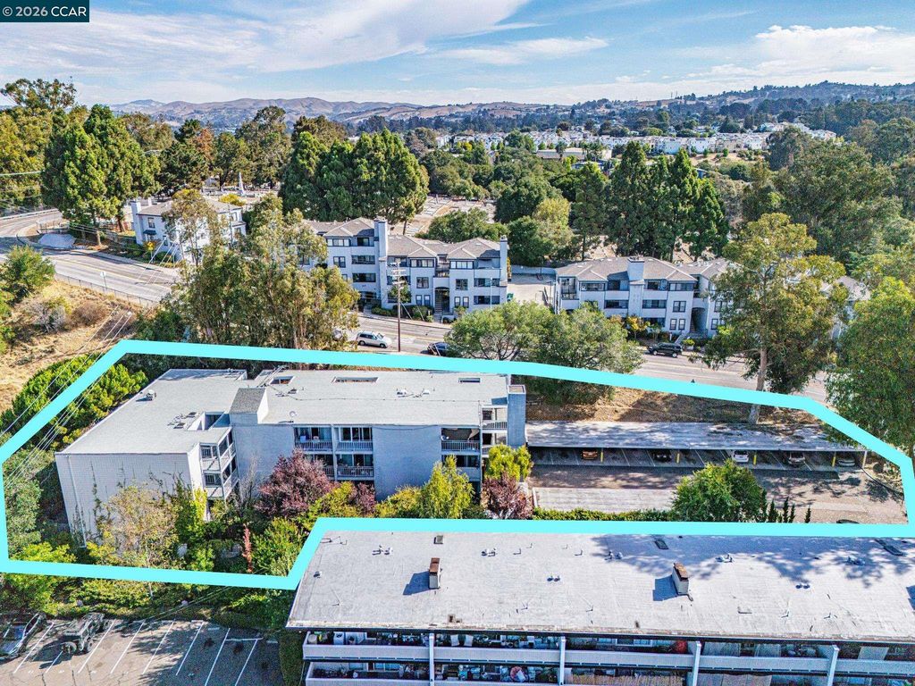 944 Walpert St, Hayward, CA 94541