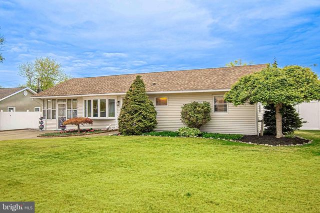 274 WYANDOTTE RD, Fairless Hills, PA 19030