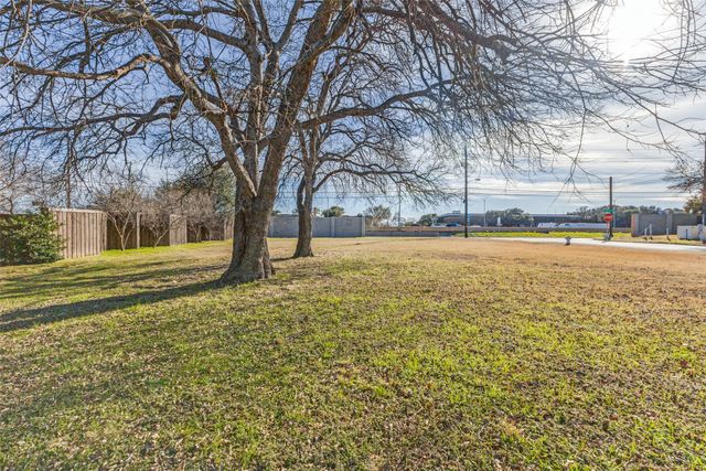 6302 Clubhouse Circle, Dallas, TX 75240